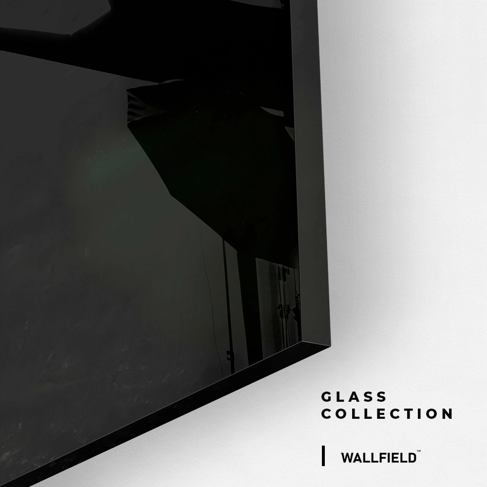 10.-Glass-Detail-2-Still-in-Scarlet