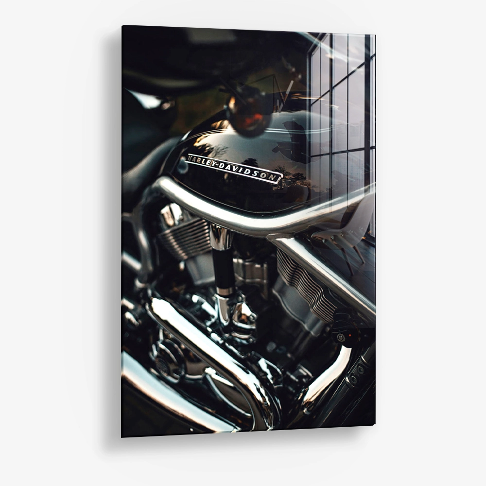 7.-Glass-Detail-1-Chrome-Heartbeat