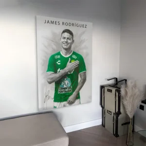 9.-Glass-Mockup-James-Rodriguez